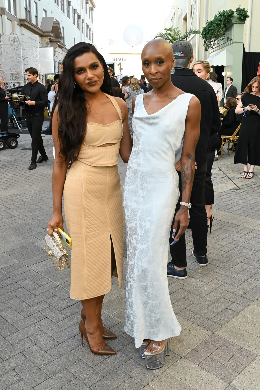 نجوم السينما والموضة يحتفلون بالأسلوب السينمائي في مجلة Vogue العالمية